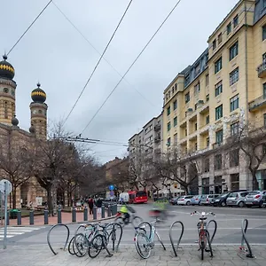 Extra New & Stylish , Budapest Hungría
